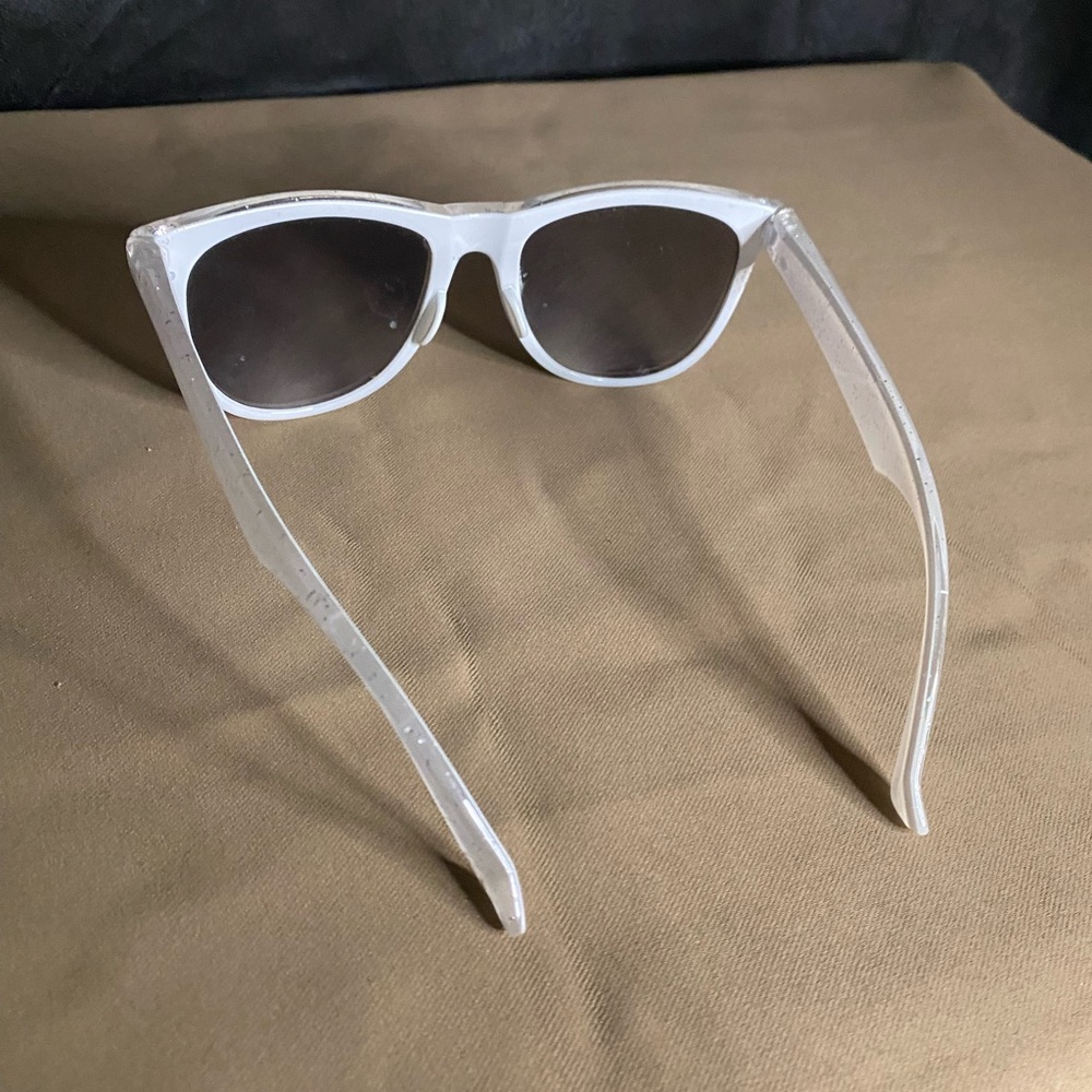 White Sunglasses - Picture 12 of 12